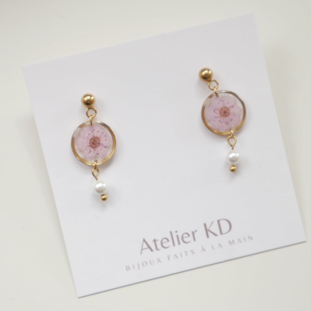 Boucles d'oreilles Perla - spirée lila - petit rond 12mm