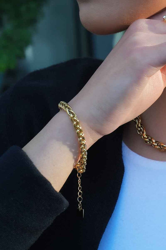 Style CLOVELLY: Interwoven Oval Hoop Chunky Bracelet