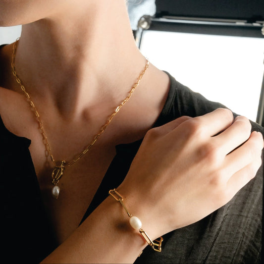 TIMEA Bracelet: Gold Paper Clip Chain Bracelet featuring a Single Freshwater Pearl