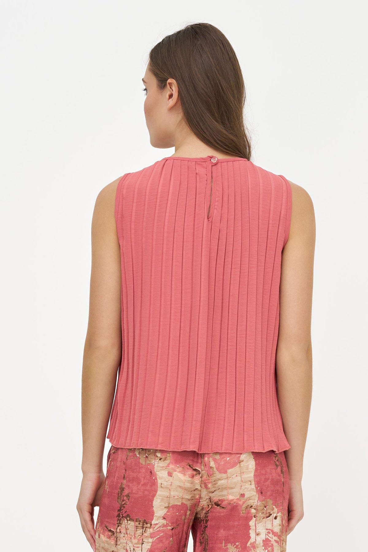 Women's Pleated Crew-Neck Sleeveless Top