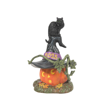 Department 56 Village Collection Accessories Halloween Feline Noir Cat on Pumpkin 2025 Dated Figurine, 4.02 Inch, Multicolor