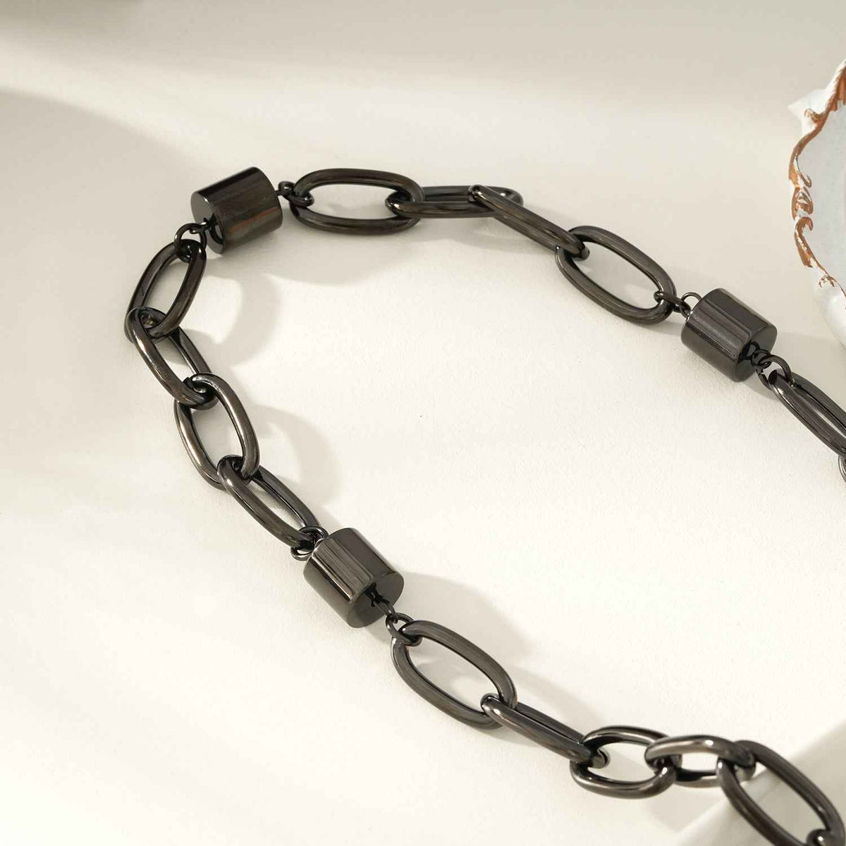 AKELLO BLACK: Black Carbon Power Chain