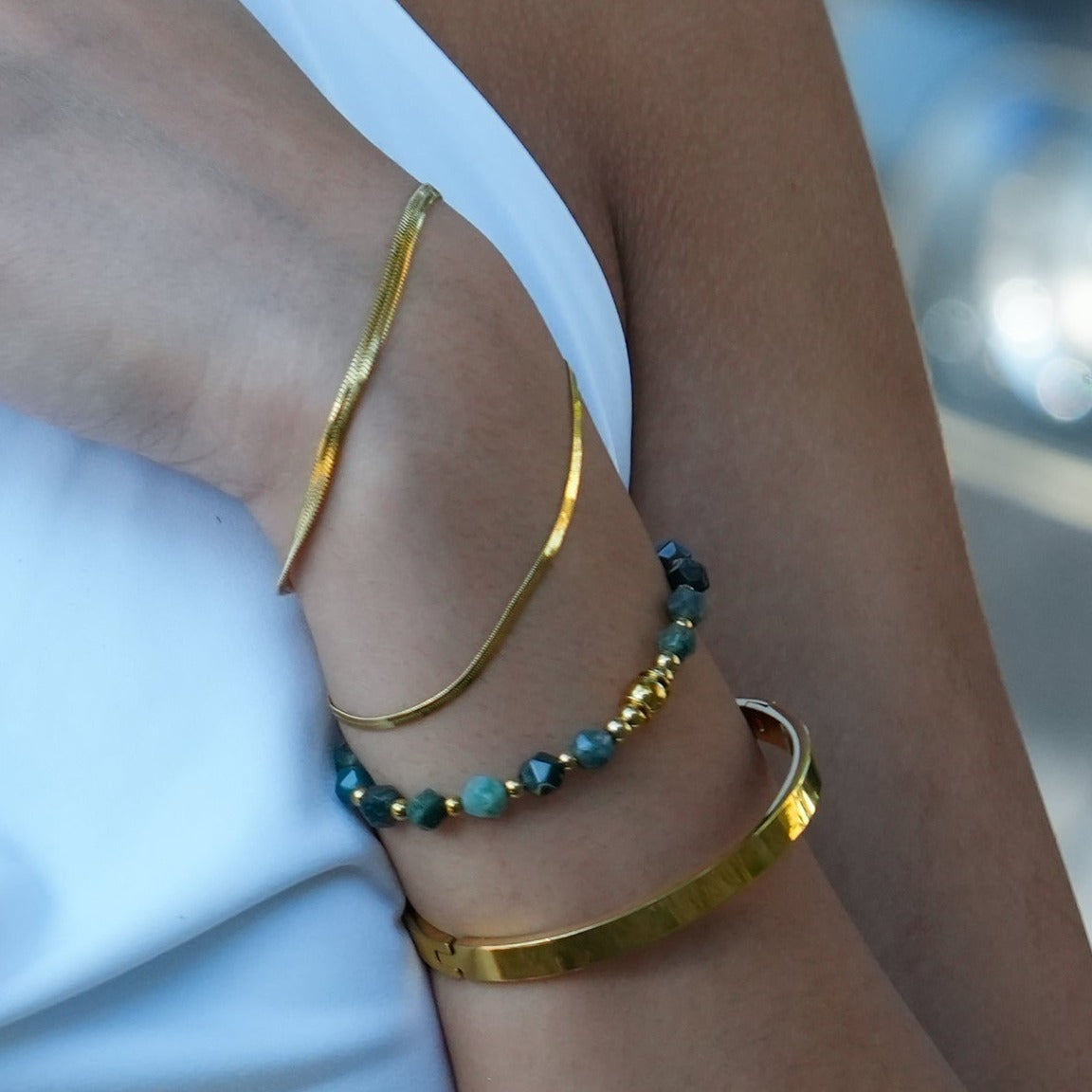 Style ATTILI: Minimalist Classic Gold Band Bracelet
