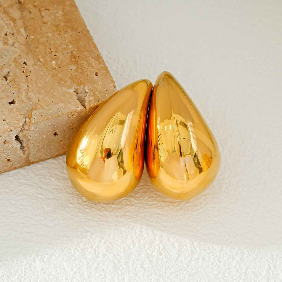 AVONTUR Gold: Statement Tear Drop Stud Earrings