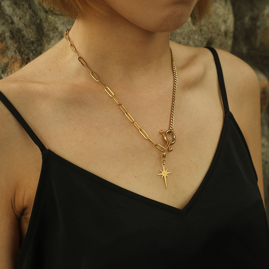 AVERY Charm Necklace Gold