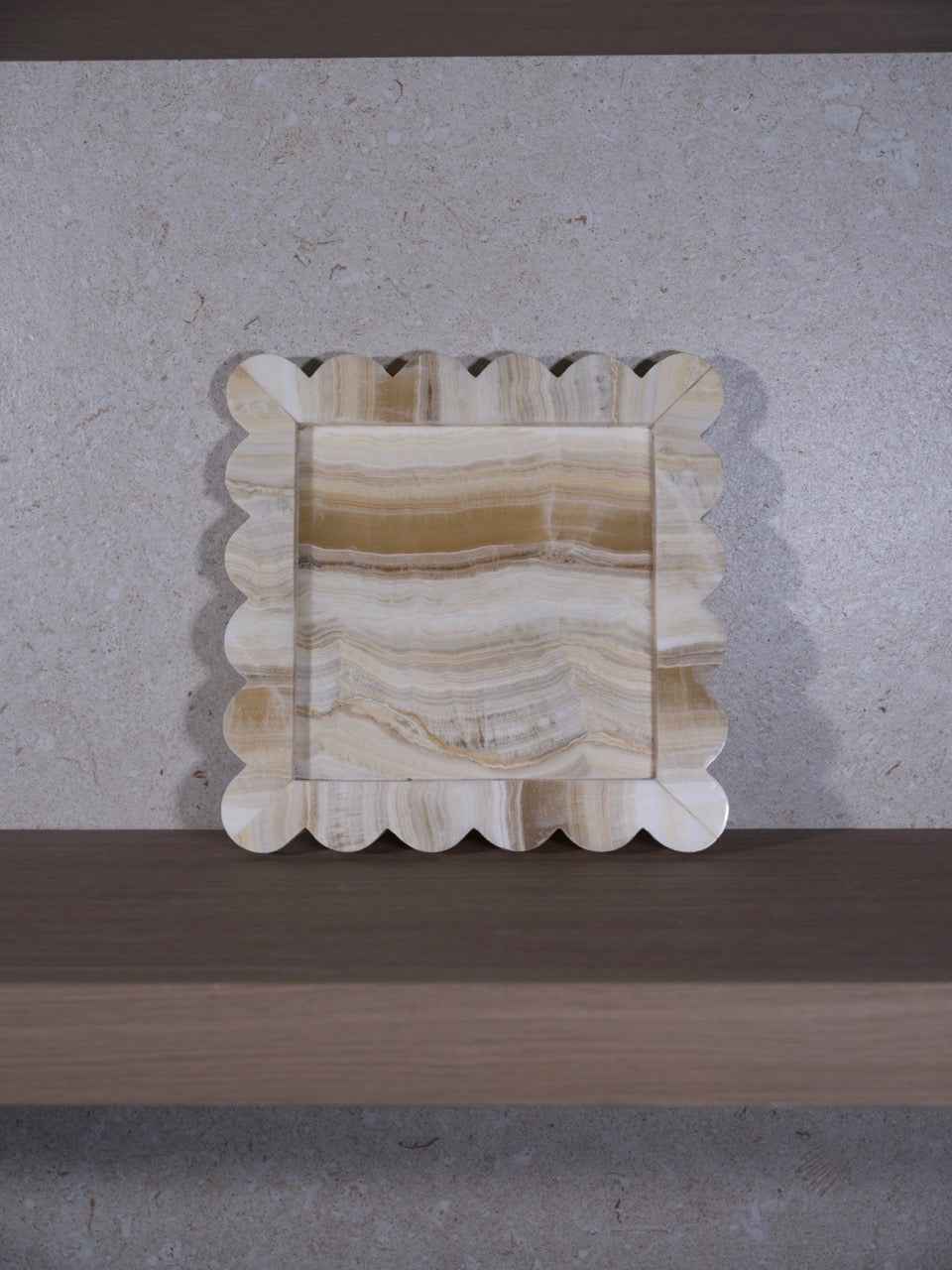 Onyx Scalloped Tray