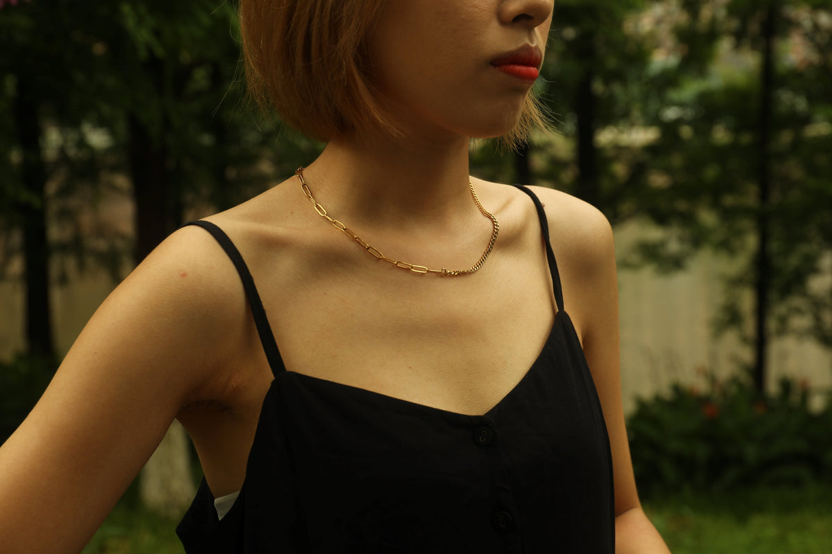 CHARLOTTE Gold:  Mix Chain T-Bar Gold Necklace