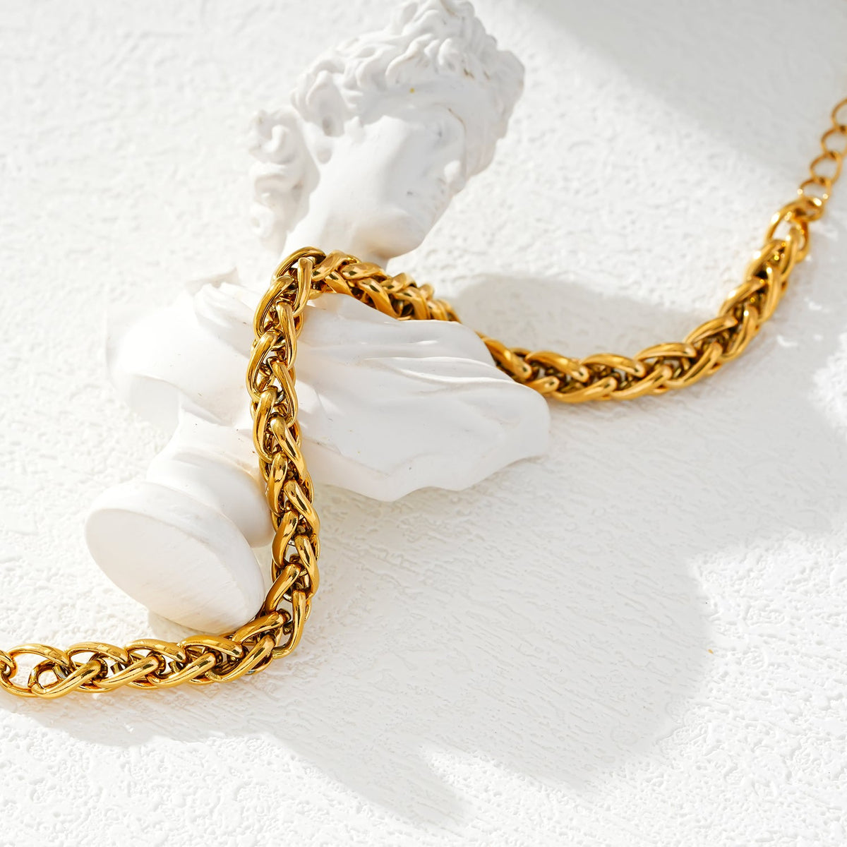 Style CLOVELLY: Interwoven Oval Hoop Chunky Bracelet