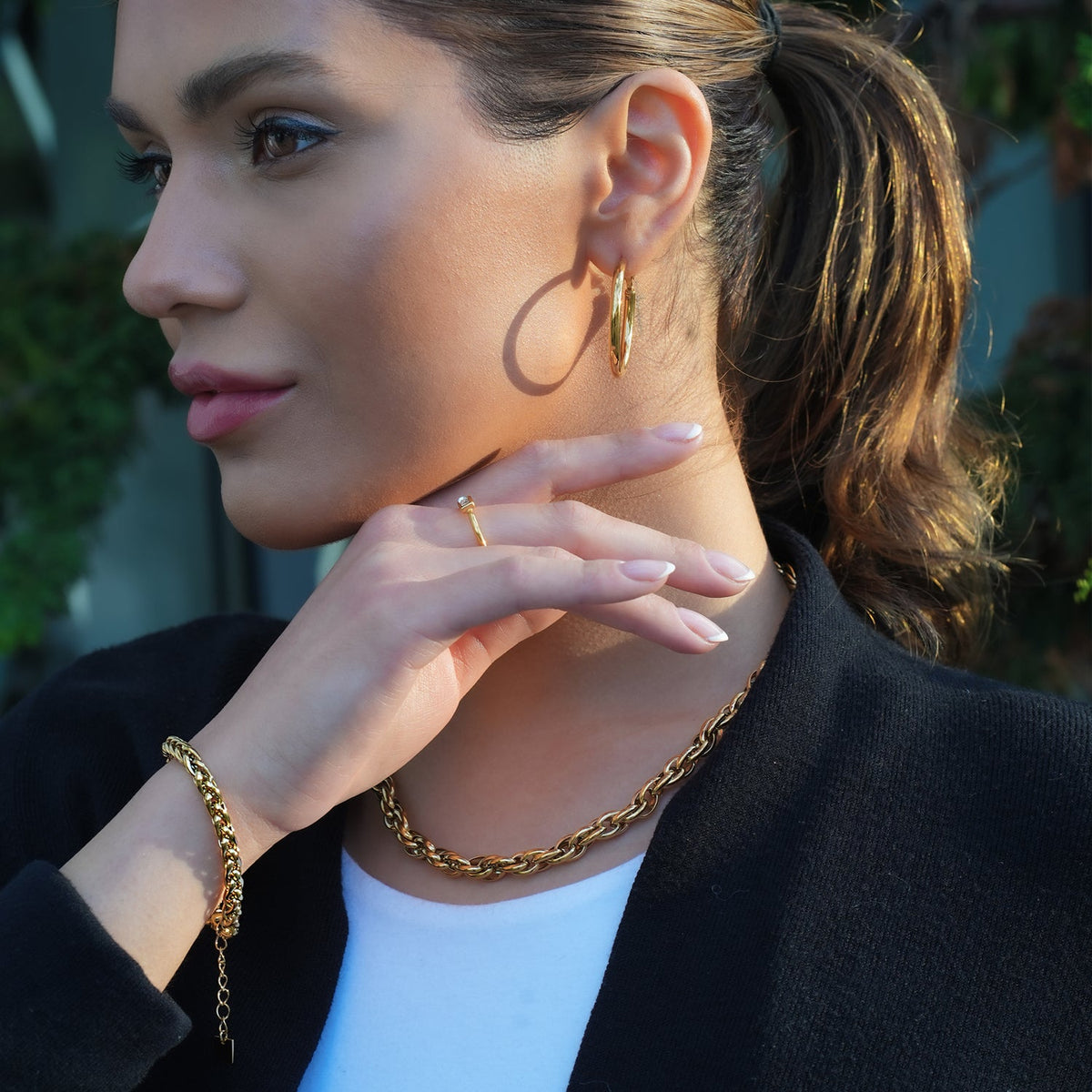 Style CLOVELLY: Interwoven Oval Hoop Chunky Bracelet