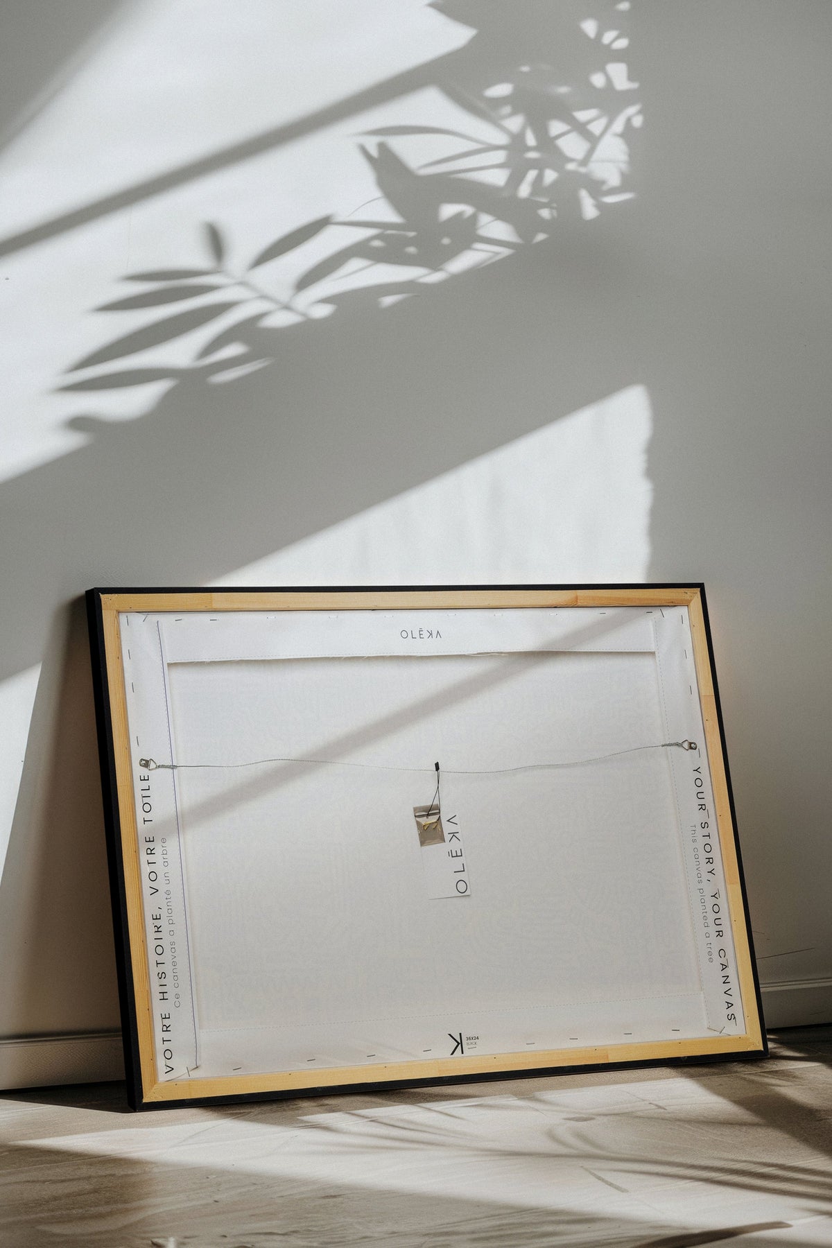 SHADOW SCRIPT, Oeuvre sur toile étirée