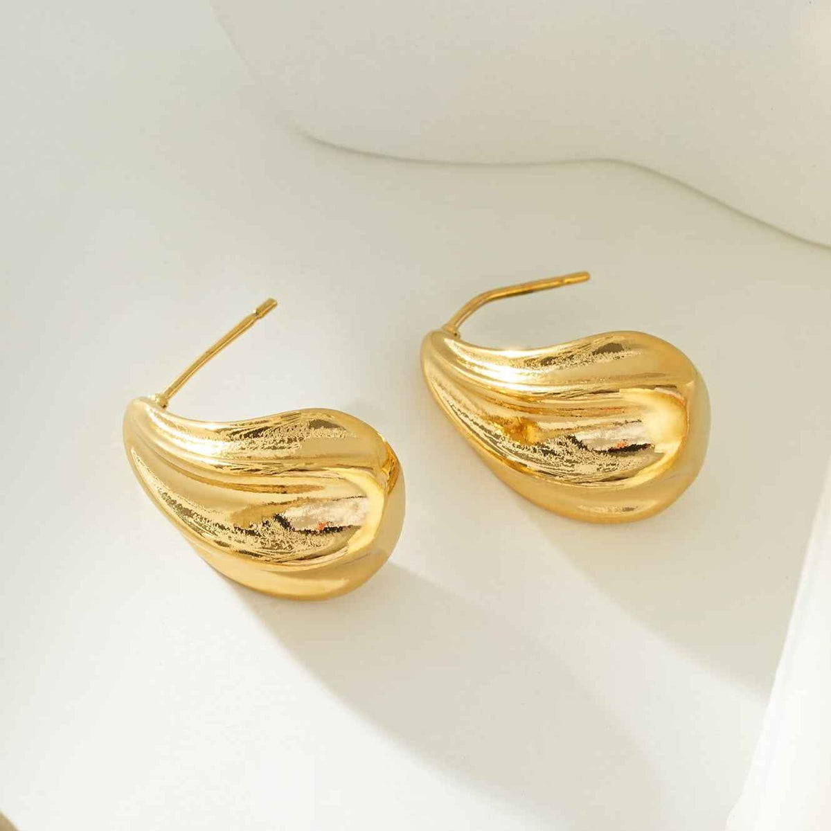 GEESI Gold: Textured Tear-Drop Shape Stud Earrings