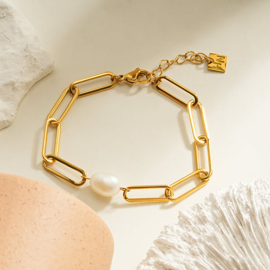 TIMEA Bracelet: Gold Paper Clip Chain Bracelet featuring a Single Freshwater Pearl