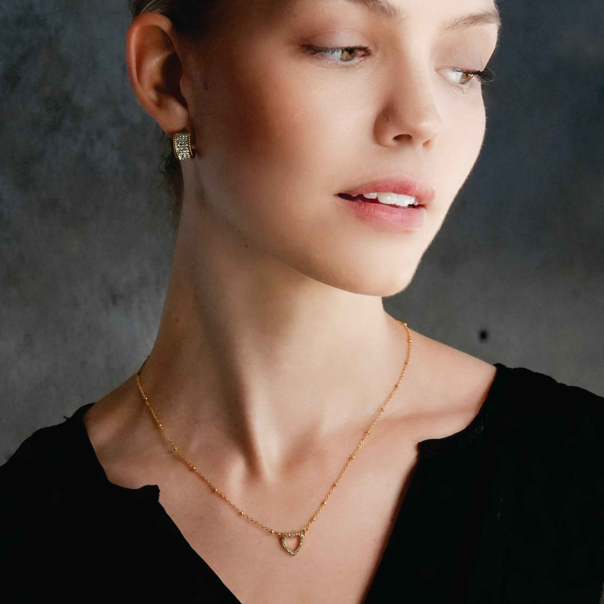Style CHERISH Gold: Beaded Chain Anchoring an Elegant Pavé Heart Charm Pendant