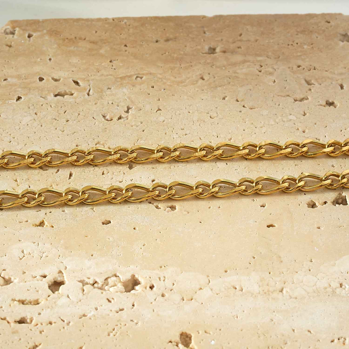 MALAIKA Gold: Chunky Mixed Link Chain Necklace with Hoop Pendant