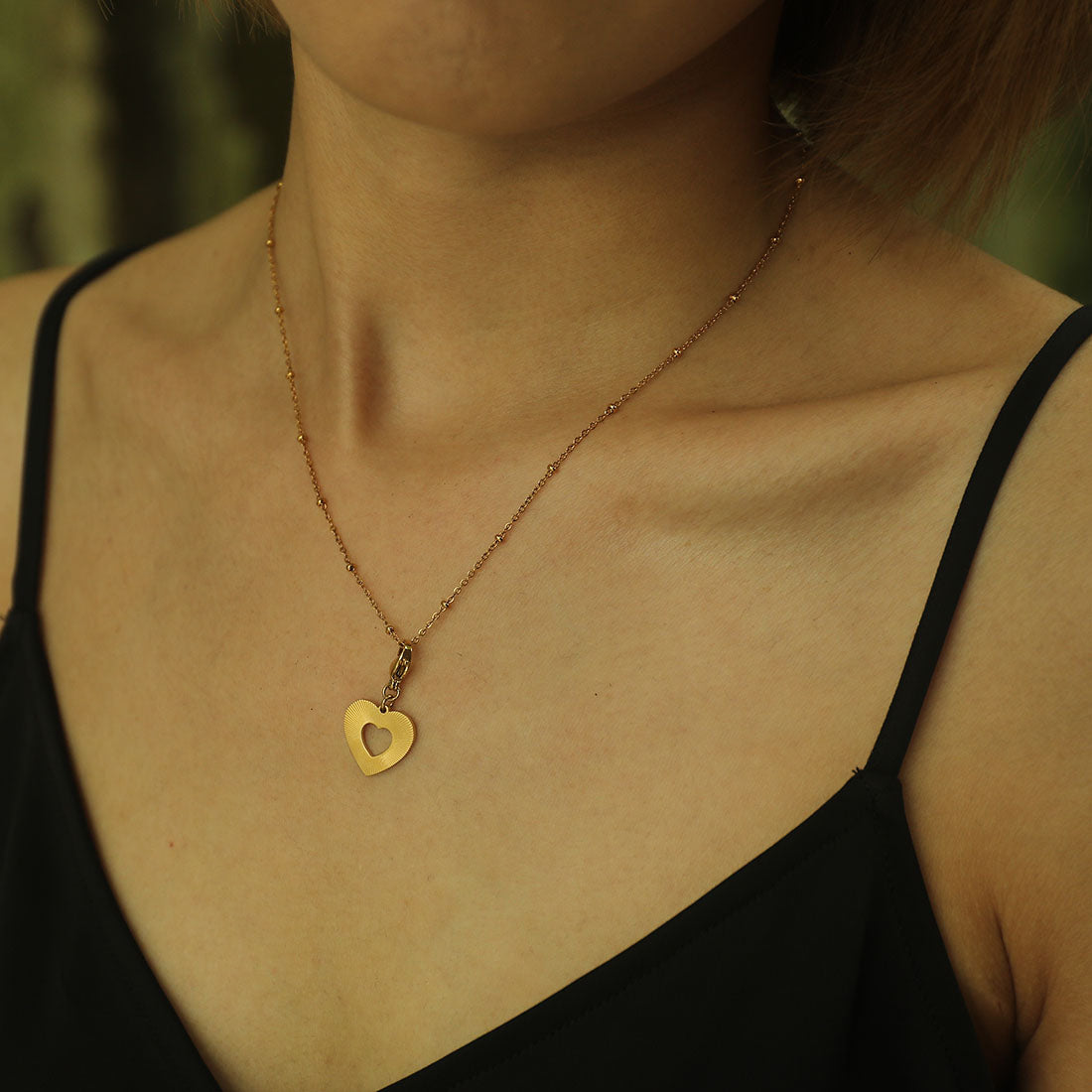 AVERY Charm Necklace Gold
