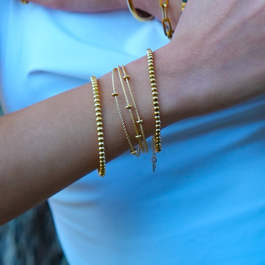 Style FARZIKA Gold: Triple Stacked Textured Beaded Bracelet