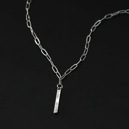 Style KORATIA: Minimalist Chain Necklace with Zirconia Gemstones in Silver