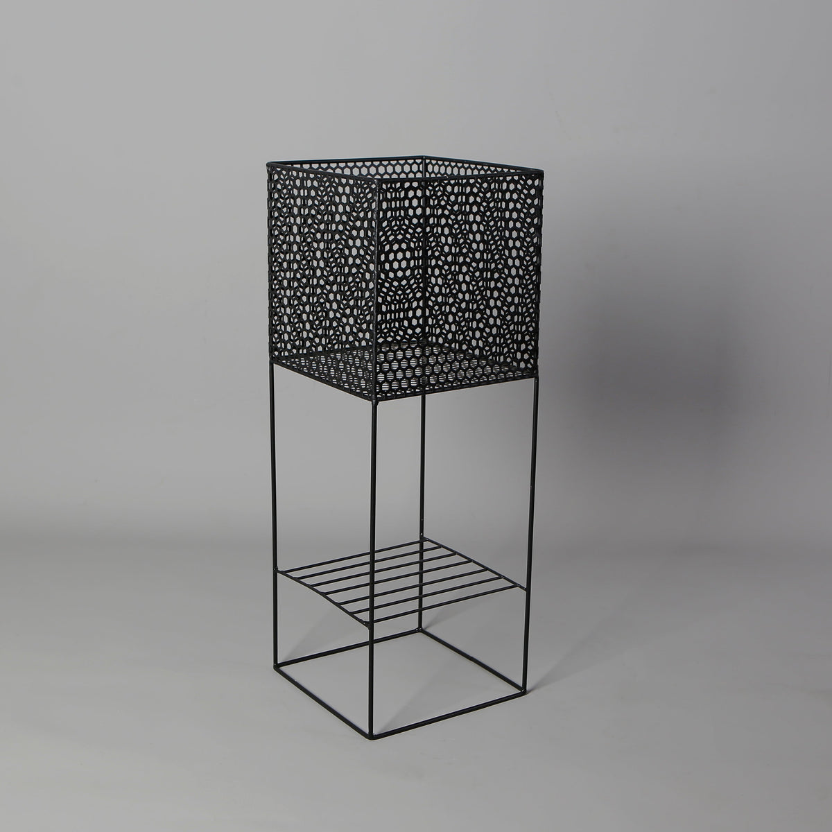 Salma Black Raised Metal Pot Planter 2.3’