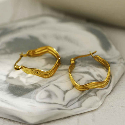 GIZA 'Shape & Form' Wavy Hoop Earrings