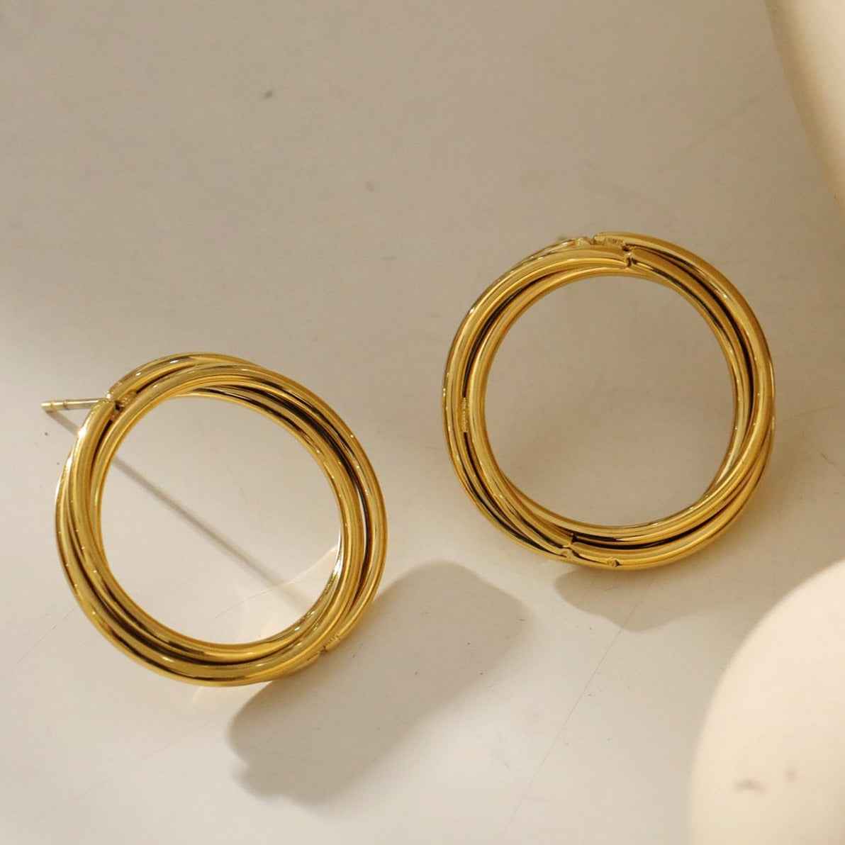 DELISIAS: Triple Harmony - Three Overlapping Rings Hoop Earrings