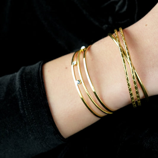 Style RENIE: Triple stacked Overpass Bracelet with Surface Notch Design
