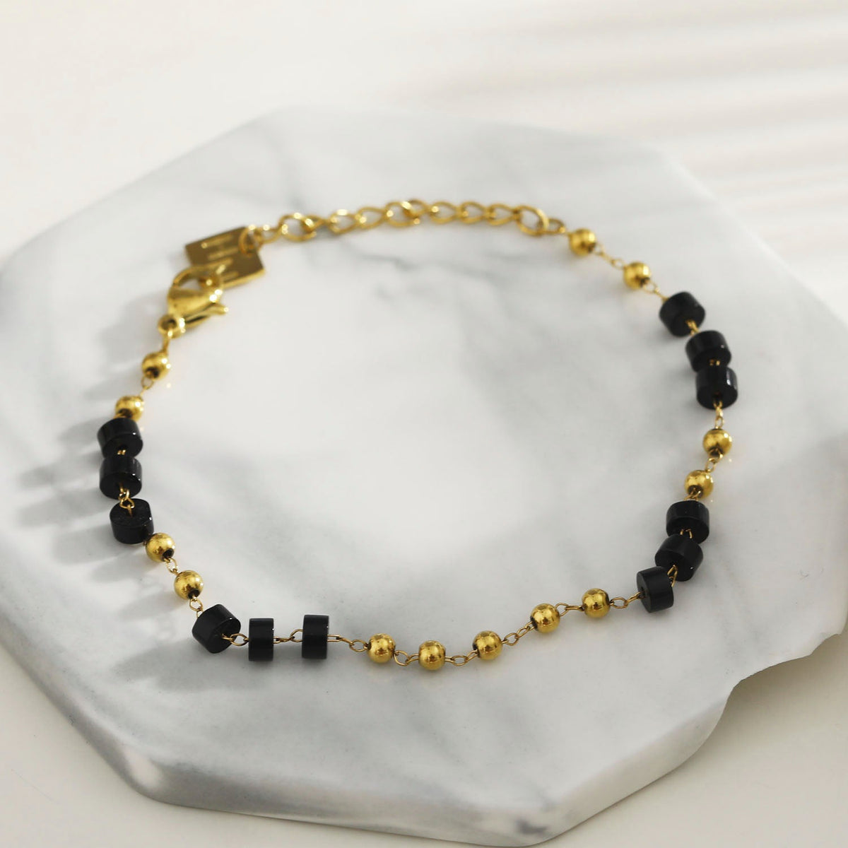 ROSARIO: Black Onyx and Gold Beaded Chain Bracelet
