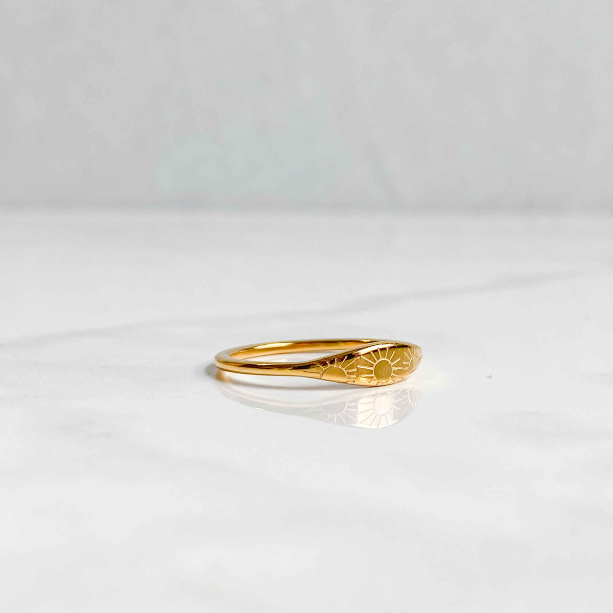 Bague dorée soleil en acier inoxydable plaqué or 18K | ASTRAÉA