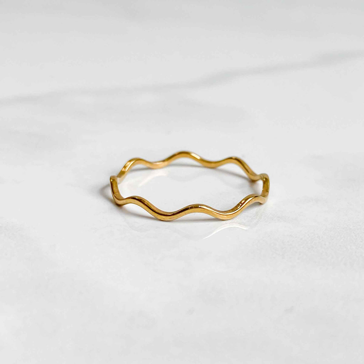 Bague ondulée dorée en acier inoxydable plaqué or 18K | NAÏA
