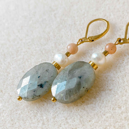 Boucles d’oreilles labradorite dorées pendantes 18K | ATHÉNA