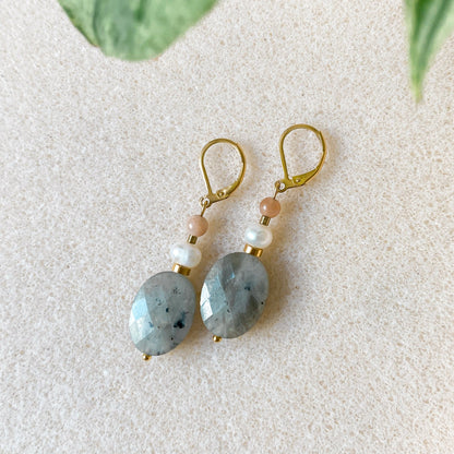 Boucles d’oreilles labradorite dorées pendantes 18K | ATHÉNA